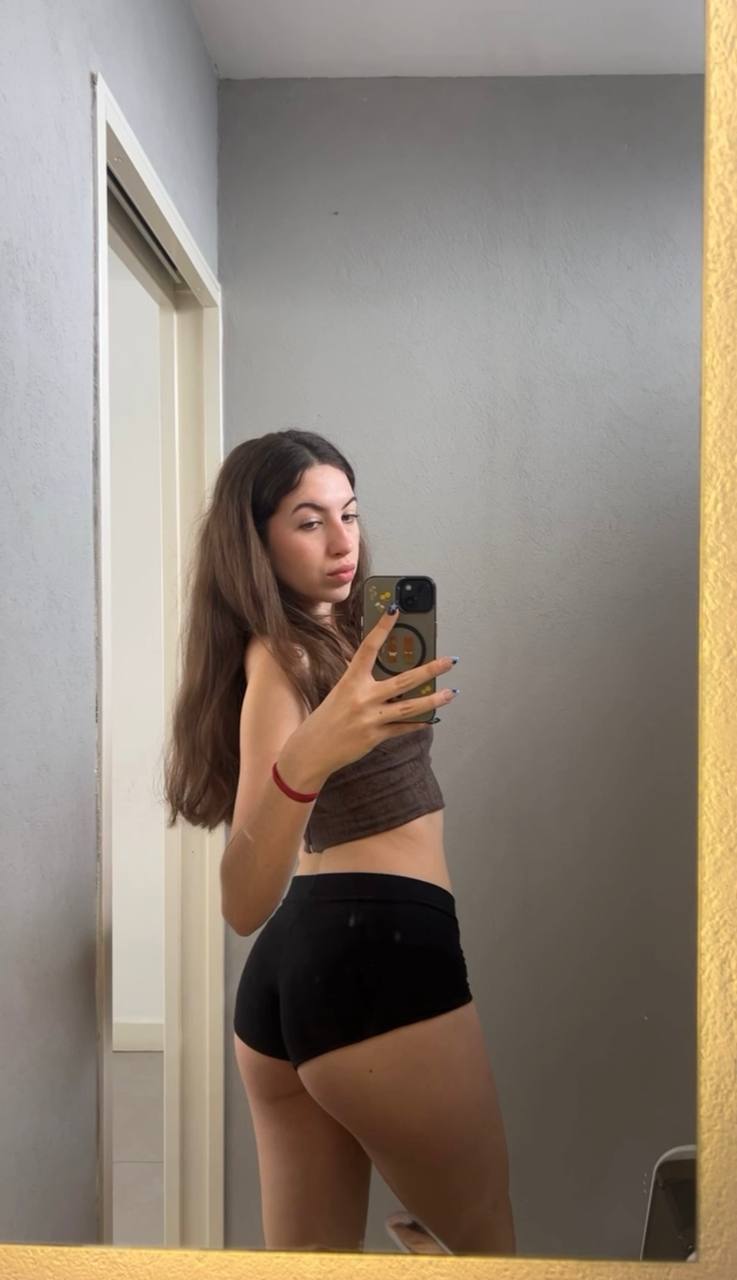 Amber in her underwear in Cota