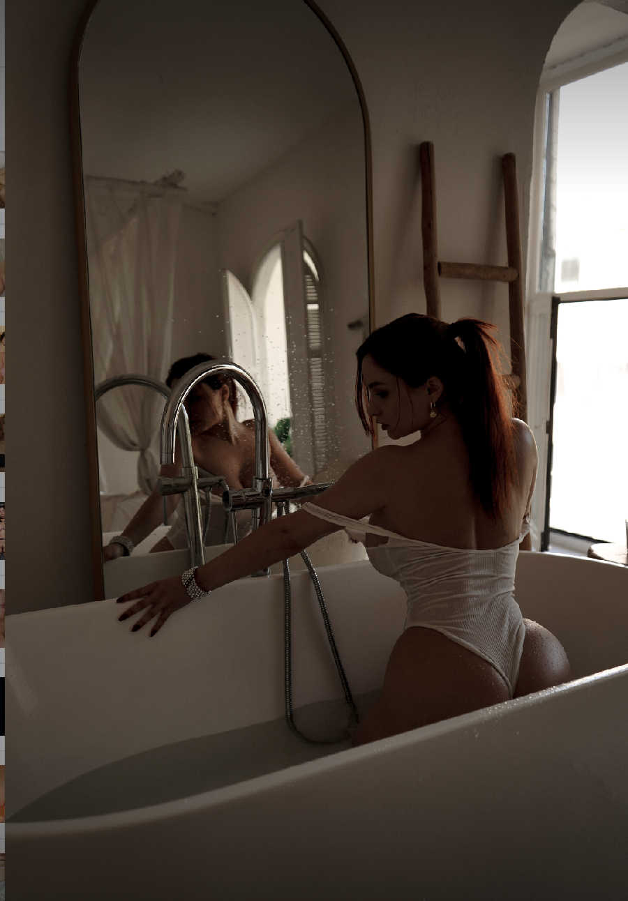 A playful frame from Miranda Faith nude — online in Cota