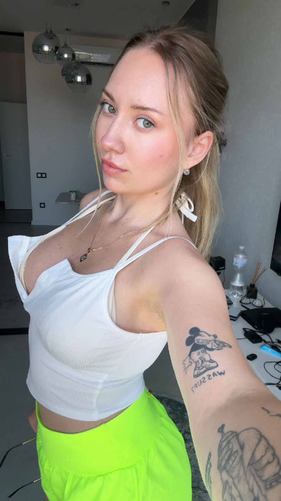 KateV in her underwear in Cota