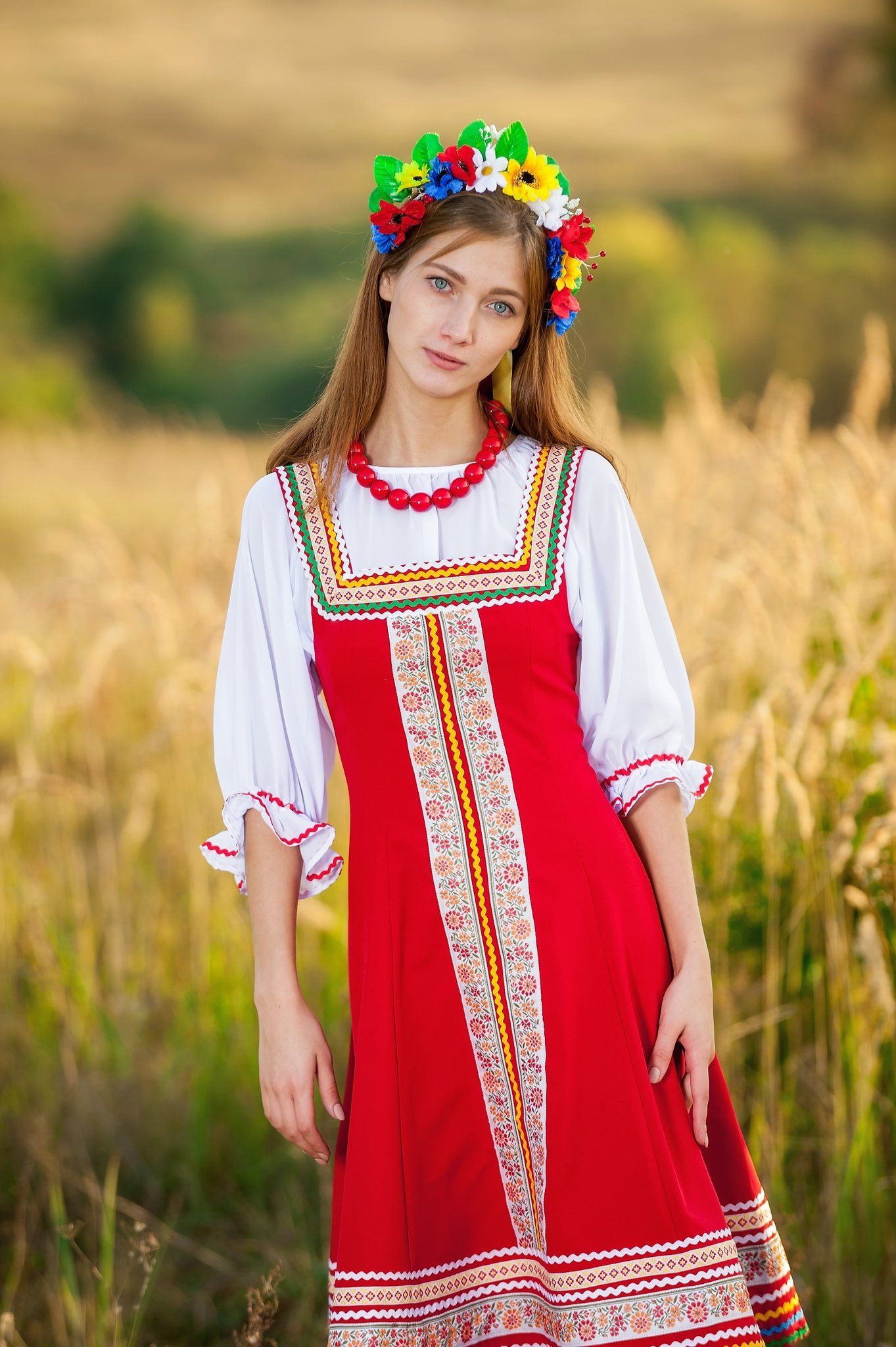 Women in Slavic costumes in Cota