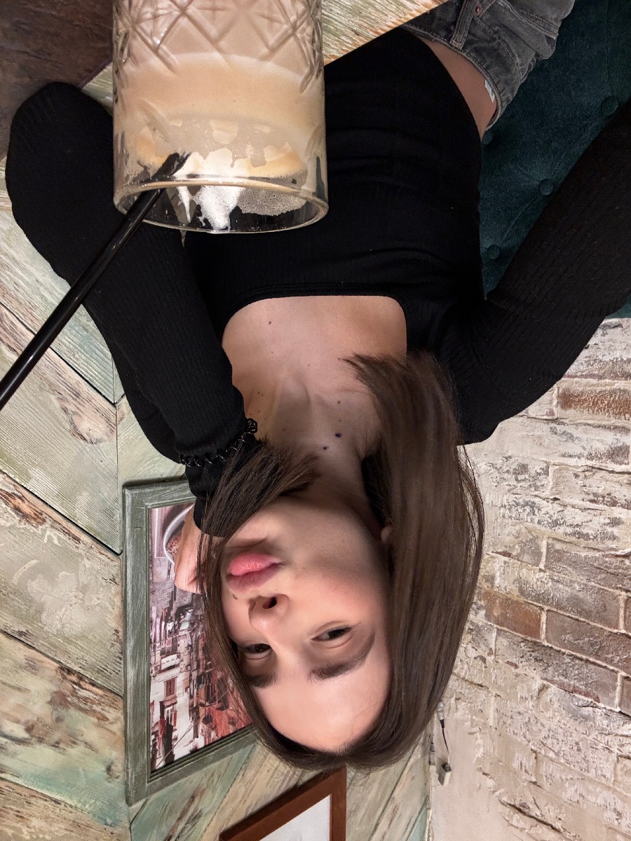 Fresh photos, fresh mood — Tina online in Cota