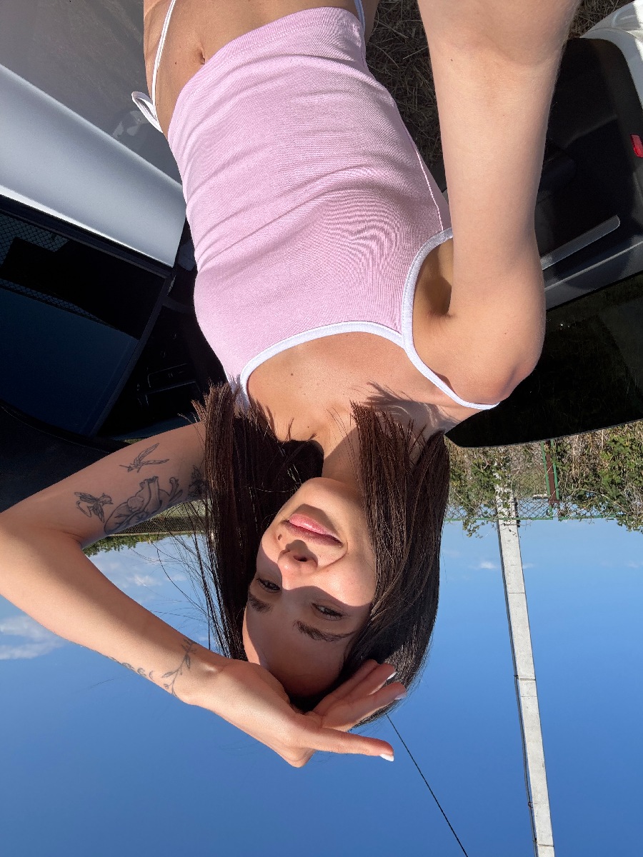 Sexy model Tina in Cota